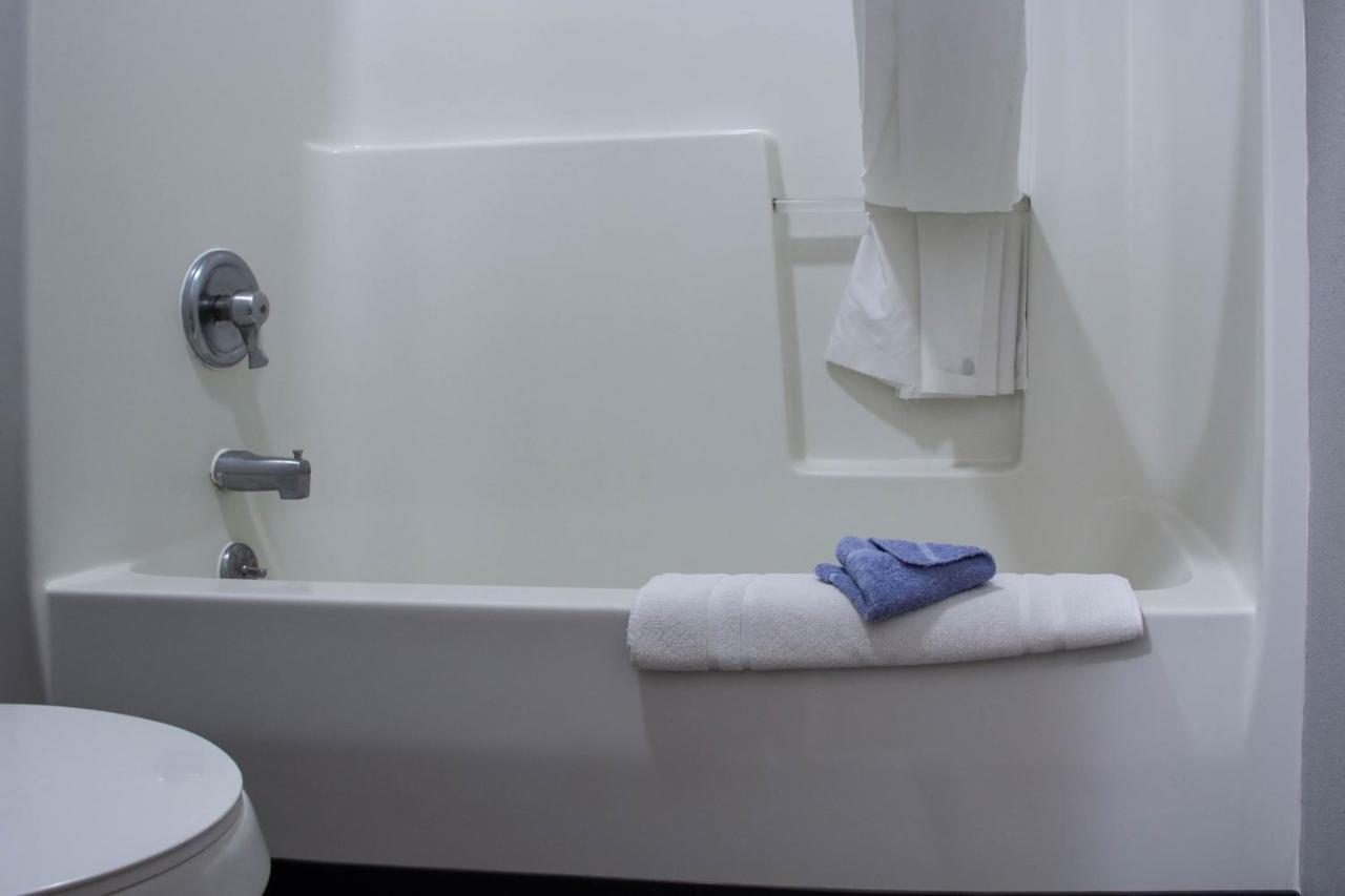 New Victorian Inn & Suites-Норфолк Экстерьер фото