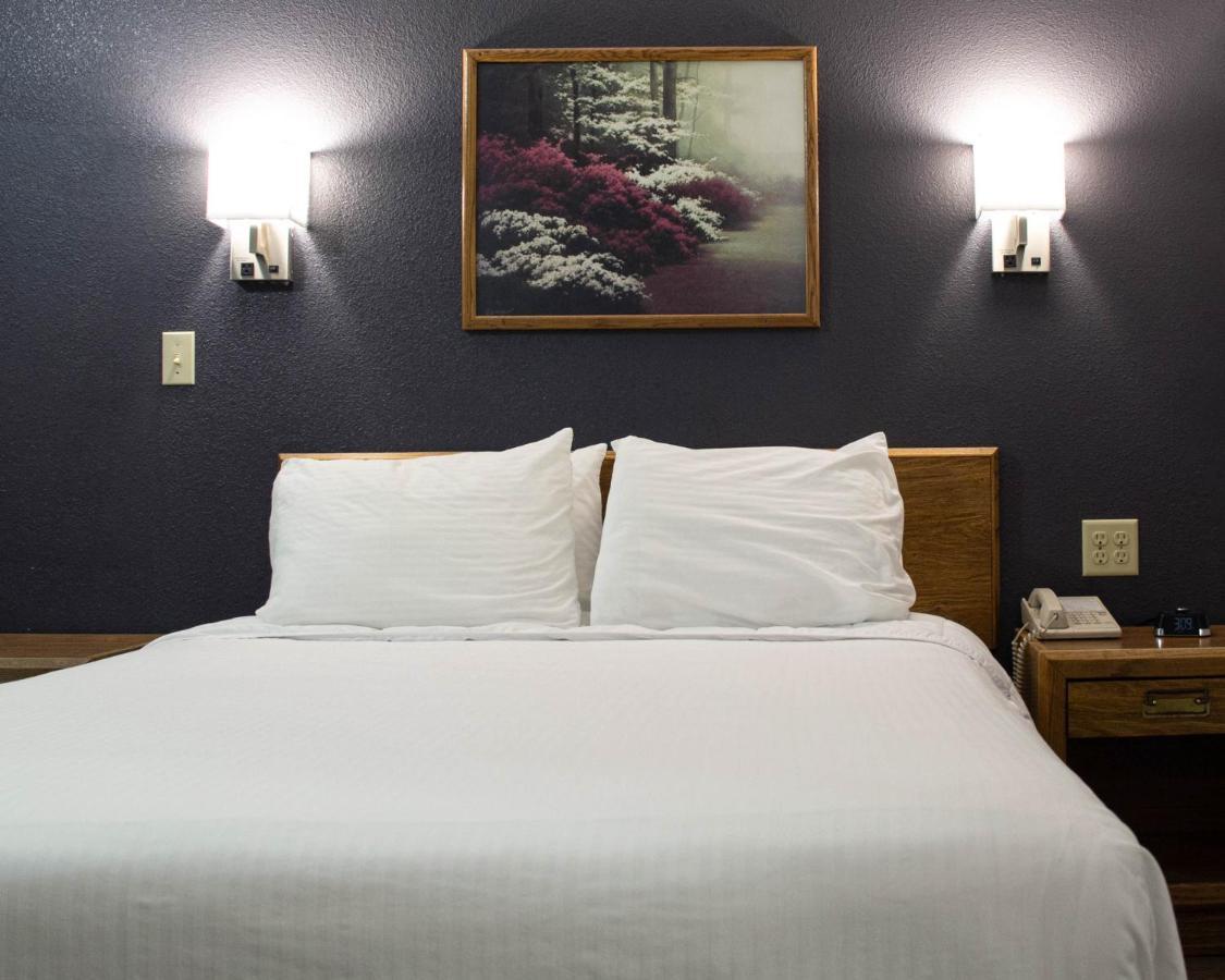 New Victorian Inn & Suites-Норфолк Экстерьер фото