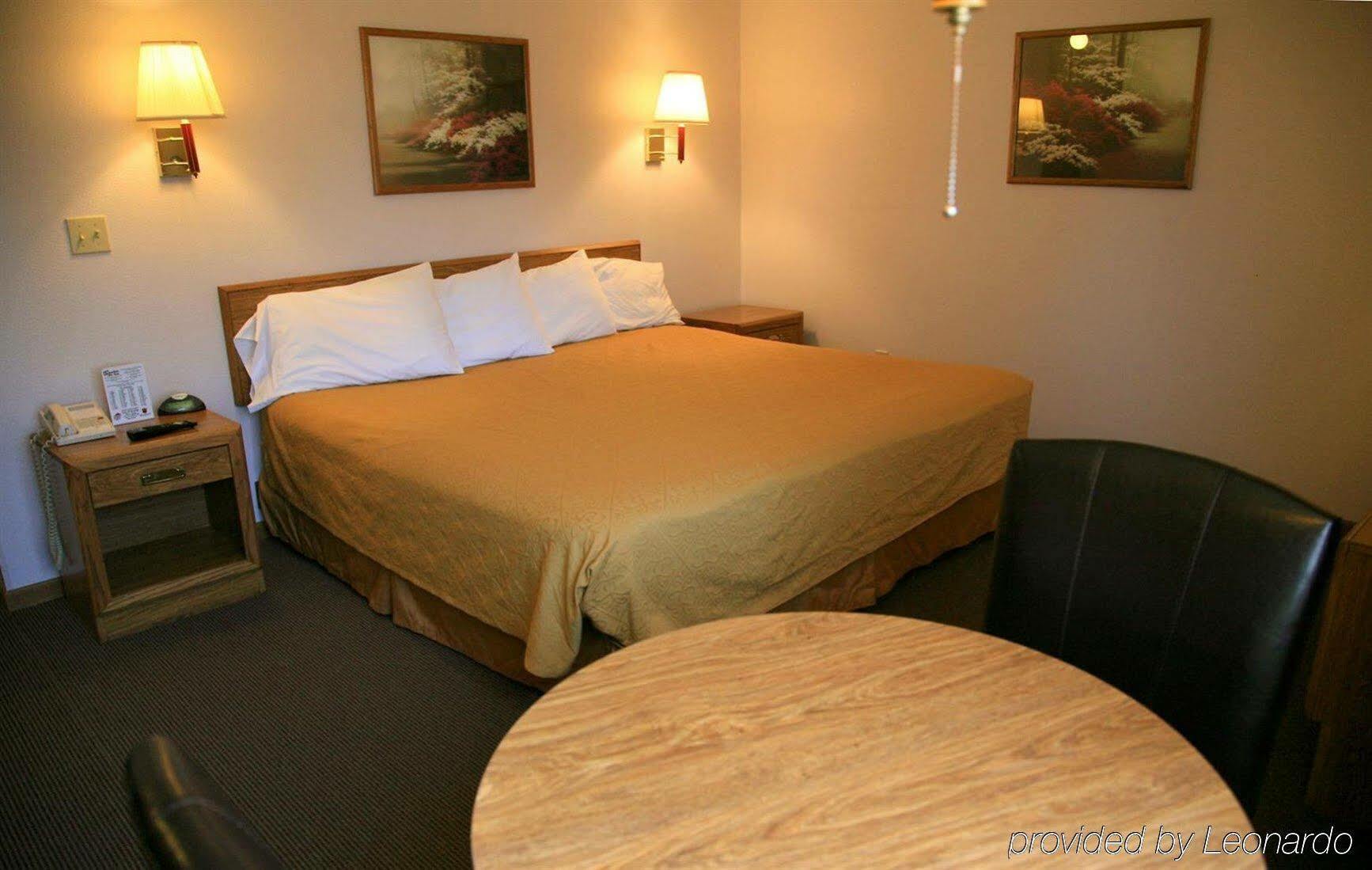 New Victorian Inn & Suites-Норфолк Экстерьер фото